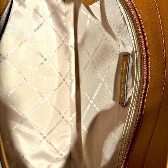 EUC! Michael Kors Jet Set Travel Large Handbag/Purse - Picture 5 of 6